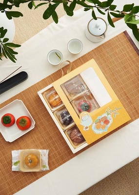 Yellow Coated Paper Foldable Gift Boxes With Ribbon Paper Inserter For Food Packaging